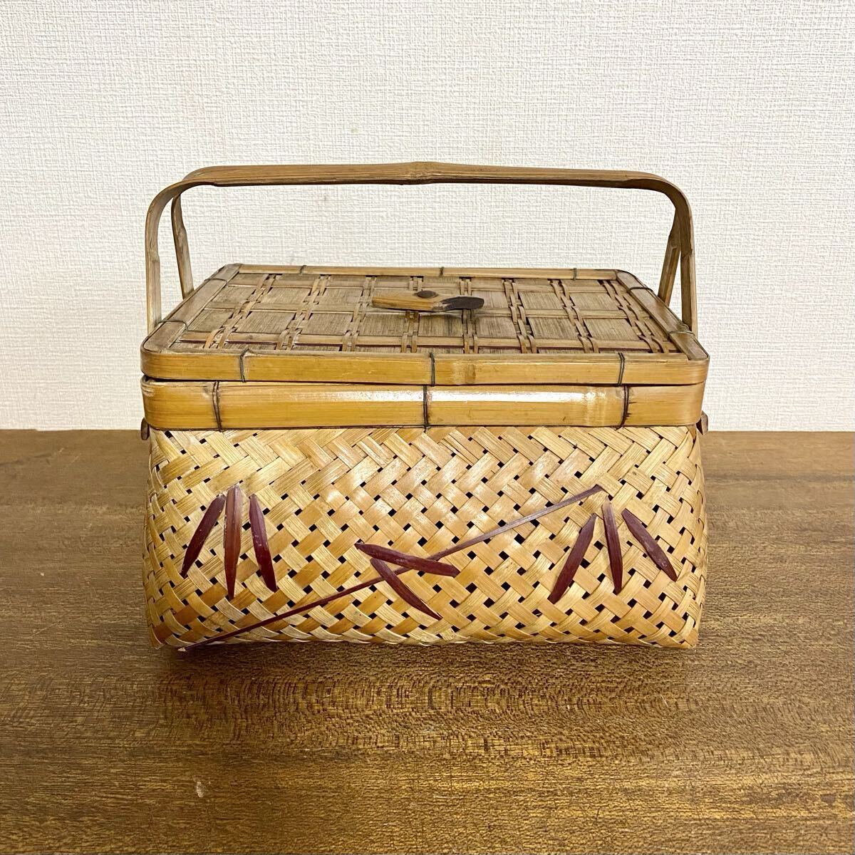 昭和レトロ 竹細工 竹籠 横幅約27㎝ / 竹カゴ 小物入れ バスケット 蓋付き 古道具 当時物拍卖