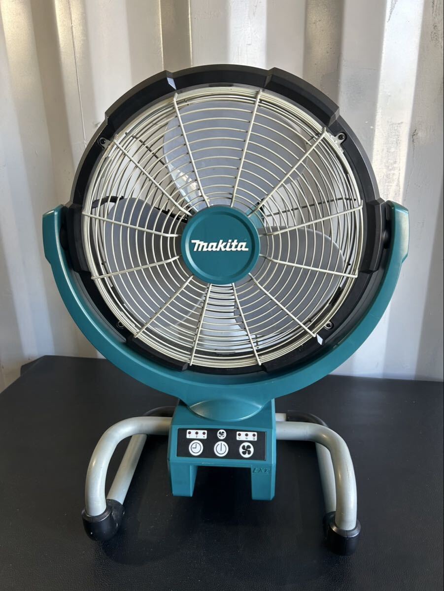 中古品☆makita マキタ 充電式ファン 産業扇 CF300D 扇風機 送風機 電動工具 充電式産業扇 本体のみ バッテリーなし 動作確認済拍卖