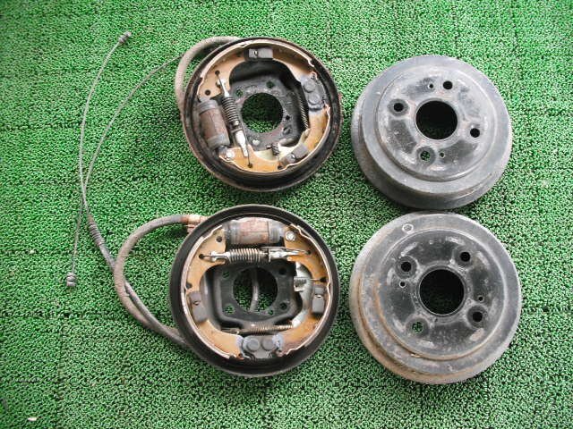 『B282』KE70 4K-U カローラ COROLLA 左右 リアローター ドラム キャリパー 12-31 TE70 TE71 AE70拍卖