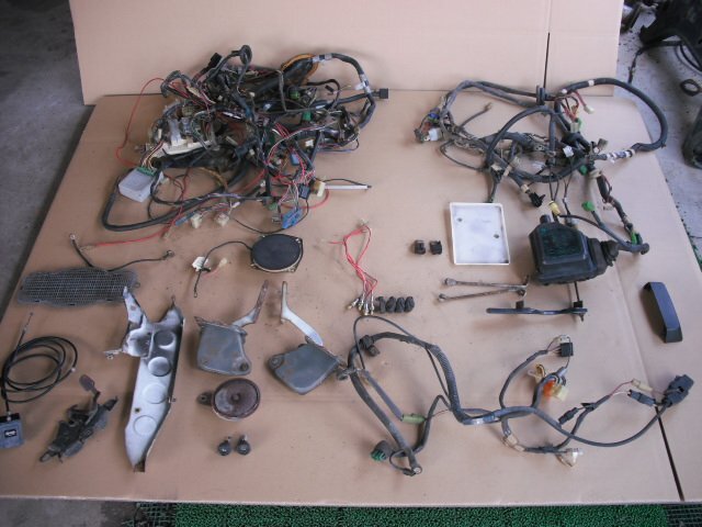 『B282』KE70 4K-U カローラ ホーン メインハーネス ヒューズボックス バッテリーステー ボンネット ロックワイヤー e63z TE70 TE71 AE70拍卖