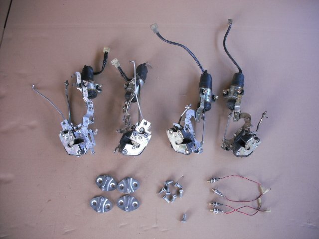 『B283』MS112 5M-GEU 5MGEU クラウン ロイヤルサルーン ドアロック アクチュエーター ストライカー カーテシスイッチ ha13z 鬼クラ セダン拍卖