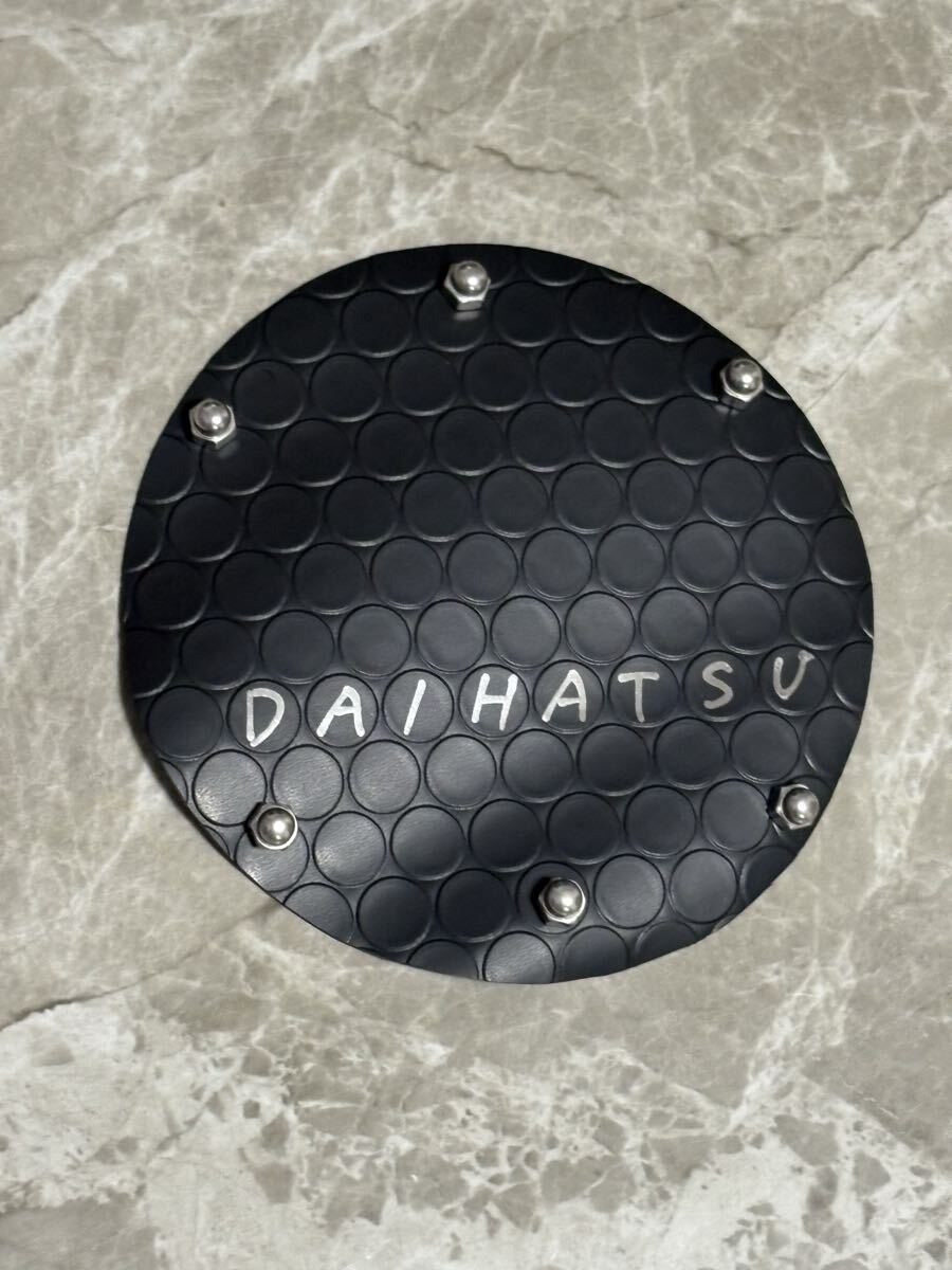 ダイハツ タフト ウェイク ロッキー タントファンクロス ハイゼットカーゴ デッキバン アトレー 給油口カバー拍卖