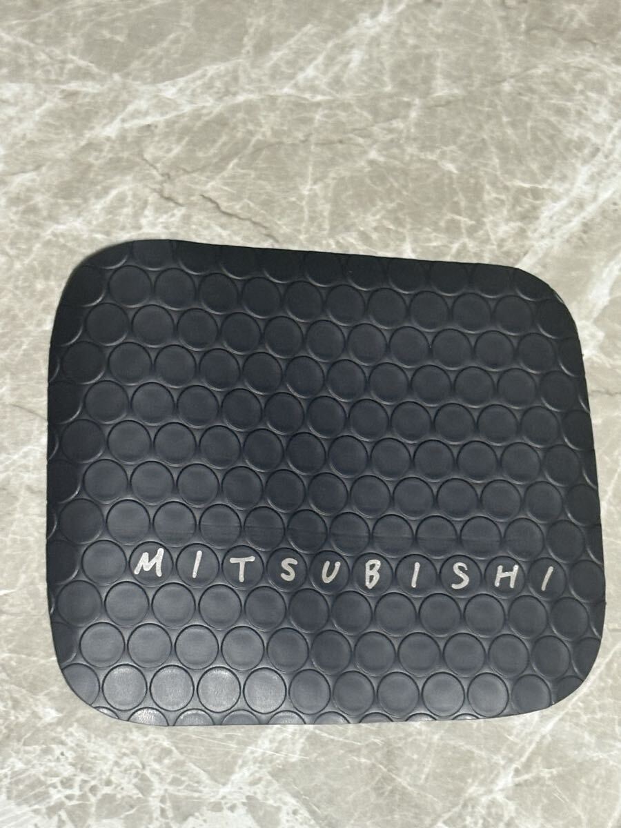 三菱 デリカD5 新型/旧型 デリカミニ パジェロミニ パジェロ 給油口カバー拍卖