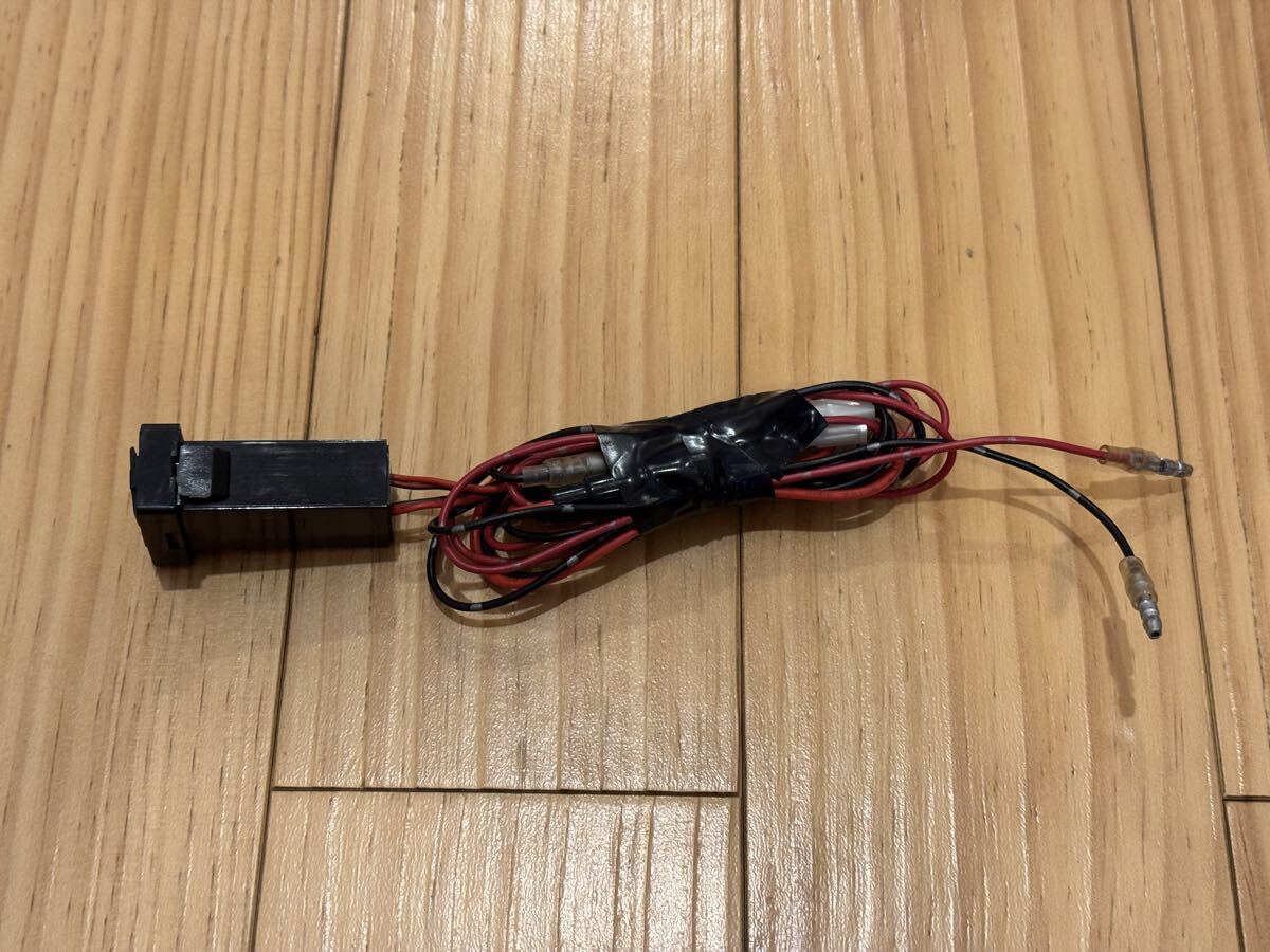 トヨタ ダイハツ 用 汎用 デュアル USB ソケット 二口 充電器 ポート 増設 電源ソケット スマホ充電拍卖