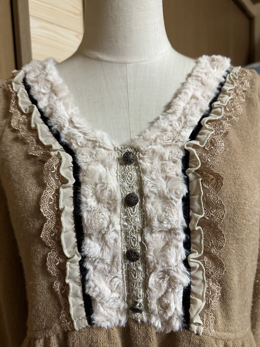 ◇アクシーズファム axes femme クラシカル花刺繍レース装飾ボタンファーデザイン ワンピース◇拍卖