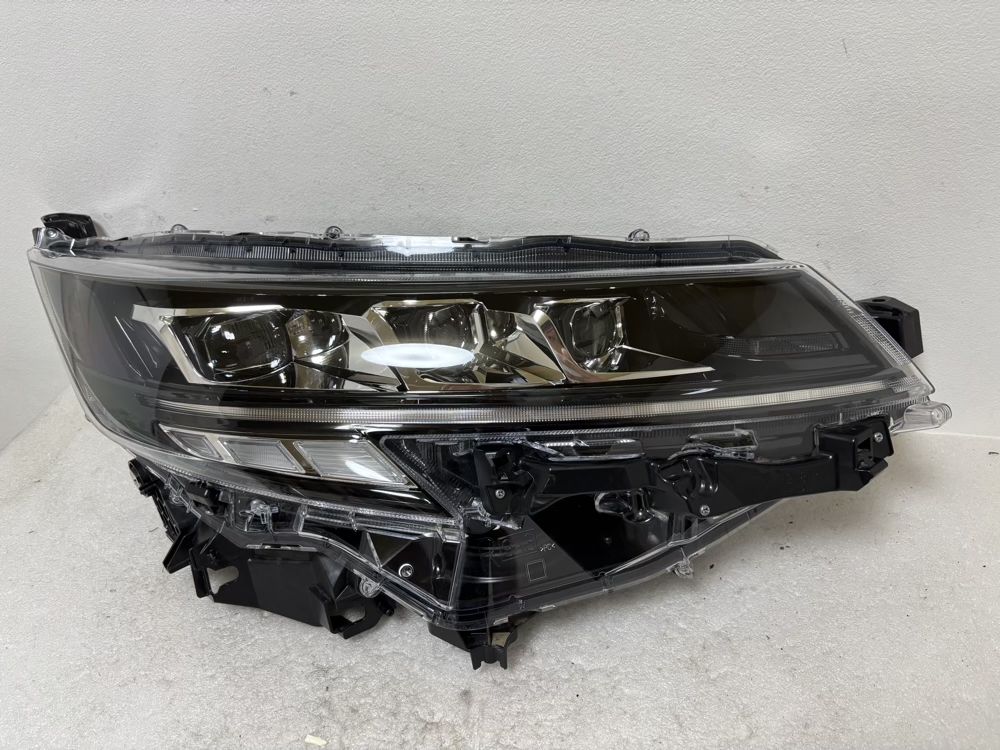 ☆良品☆ ノア S 90系 MZRA90W ZWR90W 3眼 N6 V1-2 LED ヘッドライト 右 ☆51017拍卖