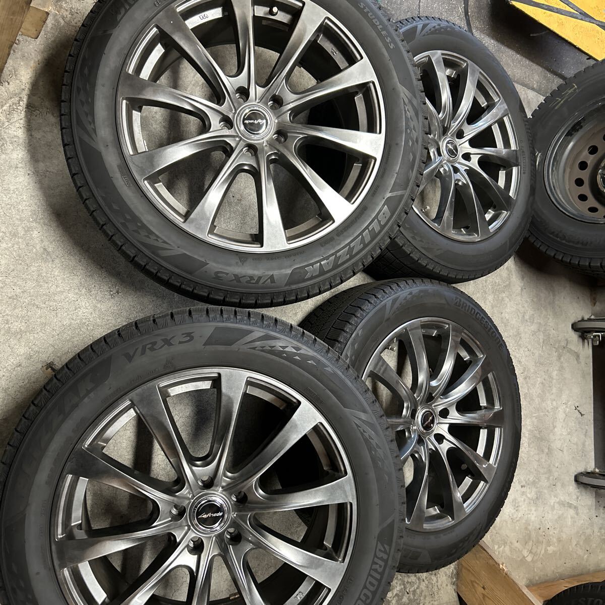 クラウンクロスオーバー225/55R19スタッドレスタイヤホイール4本セットブリヂストンブリザックVRX3 22年製おすすめ品拍卖