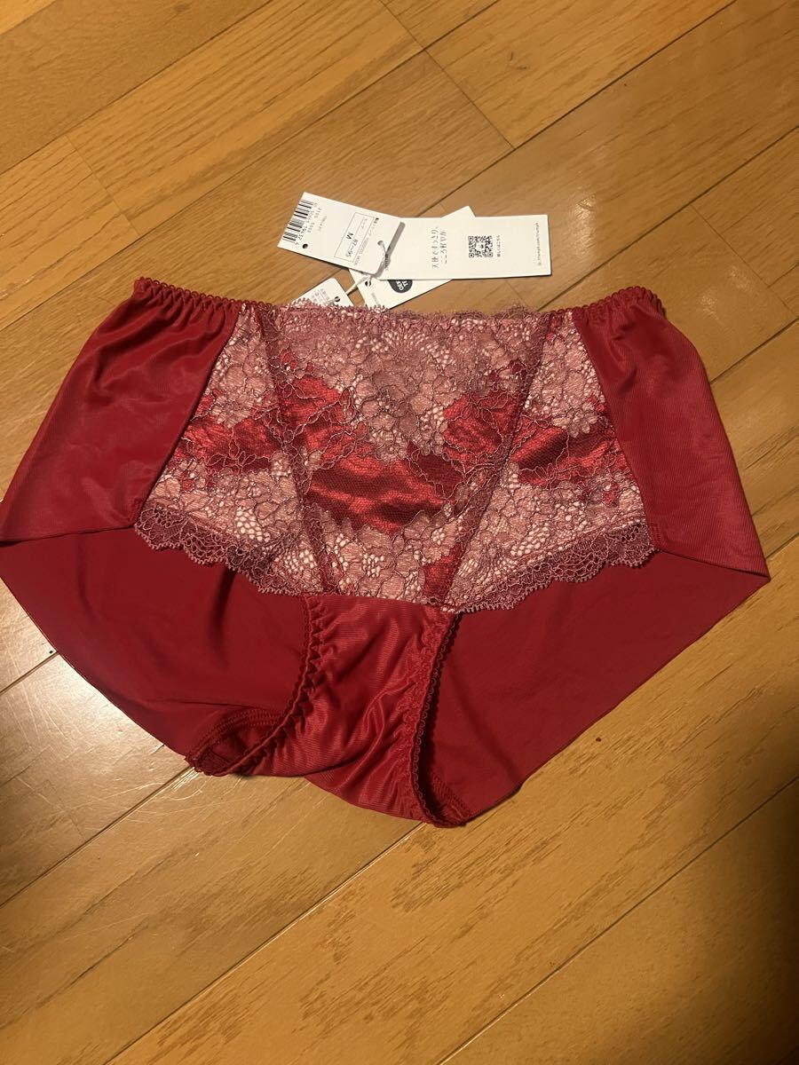 トリンプ Triumph 天使のブラスリムライン赤色ショーツ 新品未使用新作です。Mヒップハング 拍卖