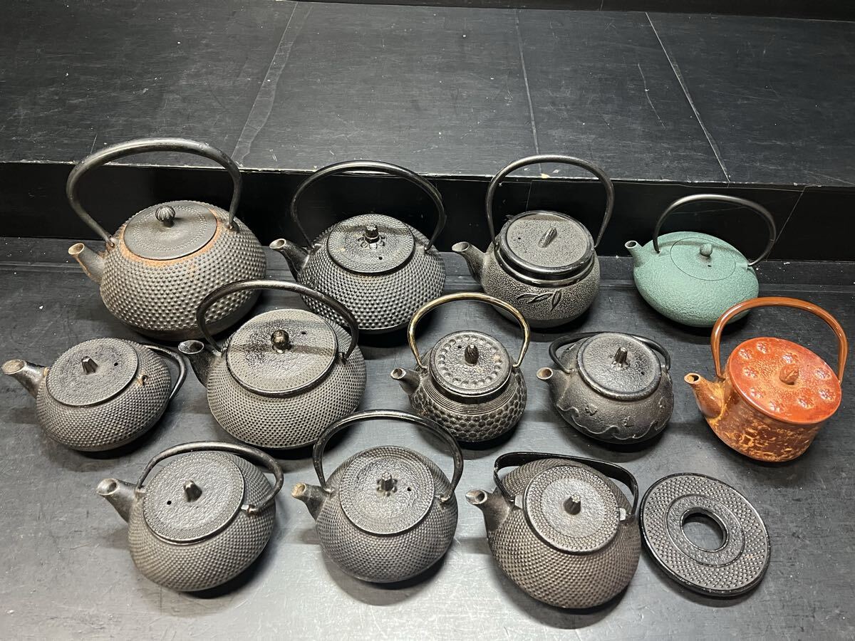 南部鉄器/鉄瓶/鉄器/急須/茶器/茶道具/古民具/古道具/湯沸し/あられ/伝統工芸/岩鋳/五進/三厳堂/菊池保寿堂/WAZUQU/大量/まとめ売り拍卖