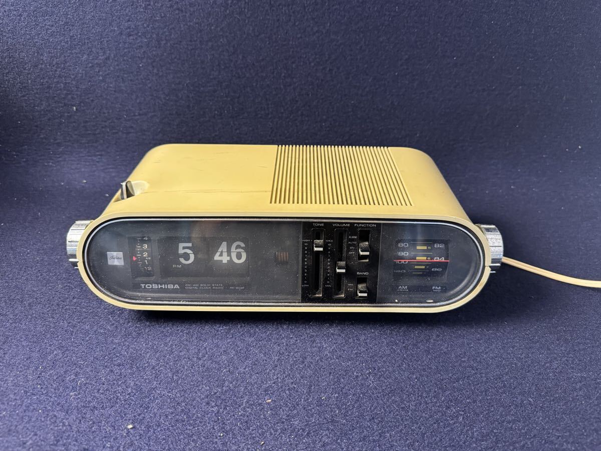 TOSHIBA DIGITAL CLOCK RADIOFM-AM MODEL RC-803F パタパタ時計 昭和レトロ レトロ アンティーク 当時物 置時計 ビンテージ拍卖