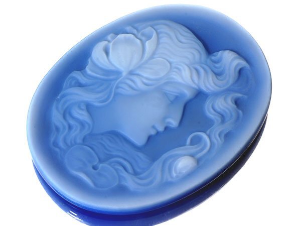 【ジュエリー極】作家品サイン有り 素敵な貴婦人の彫刻 高級ブルーストーンカメオルース 44.9mm×34.8mm w5819o【送料無料】拍卖