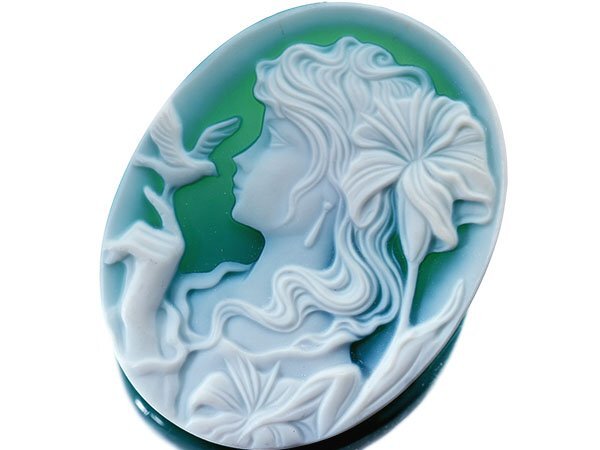 【ジュエリー極】小鳥と大きな花髪飾りの女性像 高級グリーンストーンカメオルース 45.0mm×34.9mm a2740i【送料無料】拍卖