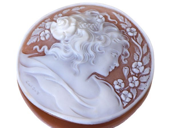 【ジュエリー極】アレサンドロ・クリスピーノ作 優雅な女性と花の彫刻 高級シェルカメオルース 49.9mm×49.5mm w5829i【送料無料】拍卖