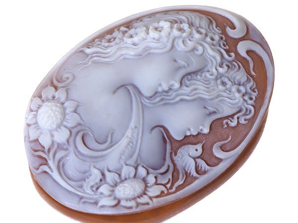 【ジュエリー極】ガツリオーネ・アニエロ作 2人の女性と花と小鳥の彫刻 高級シェルカメオルース 60mm×43.9mm w5831i【送料無料】拍卖