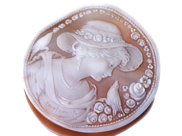 【ジュエリー極】作家品サイン有り 綺麗な貴婦人と小鳥の彫刻 高級シェルカメオルース 70.4mm×70.1mm w5850v【送料無料】拍卖