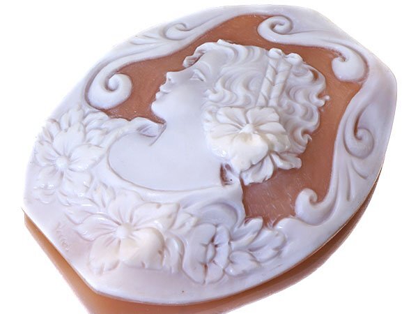 【ジュエリー極】作家品サイン有り お洒落な貴婦人と花の彫刻 高級シェルカメオルース 65mm×51.3mm w5848i【送料無料】拍卖