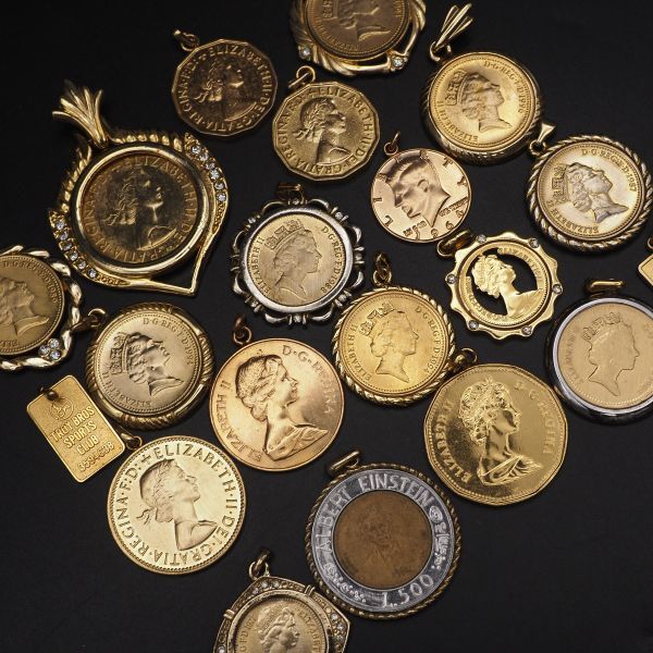 (CMP1004) 1円 コイントップ アクセサリー 大量セット メダル エリザベス デザイン ゴールドカラー ペンダント チャーム ヘッド まとめて拍卖