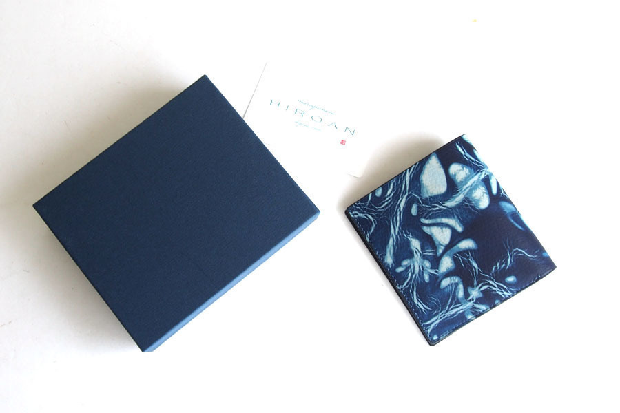 送料無料★新品|未使用|メゾンドヒロアン| MAISON DE HIROAN×天然本藍染め革スクモレザー|純札入れ|籠しぼり拍卖