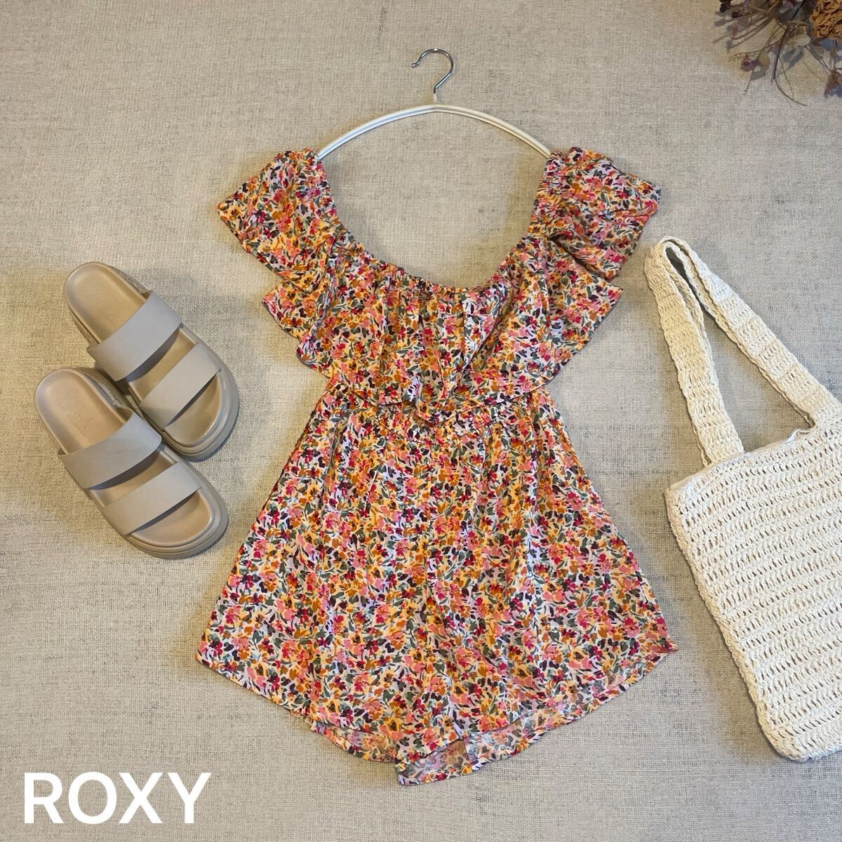 ROXY ロンパース 花柄 フラワー ショートパンツ ワンピース ミニ ロキシー レディースXSサイズ ドレス オフショルダー 未使用拍卖