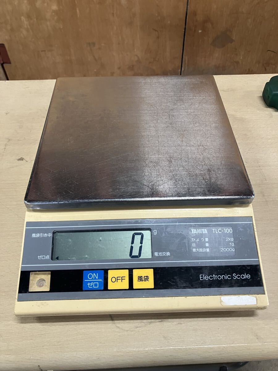中古 TANITA タニタ デジタルスケール TLC-100 電子天秤 ひょう量 業務用 電気抵抗線式はかり拍卖
