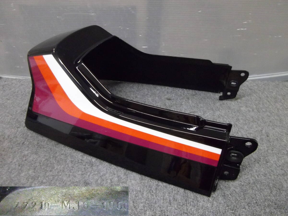 ★●2510-NT21L HONDA ホンダ NC17 CBR400F 純正 テールカウル 77210-MJ6-0000 当時物 割れ無 美品!拍卖