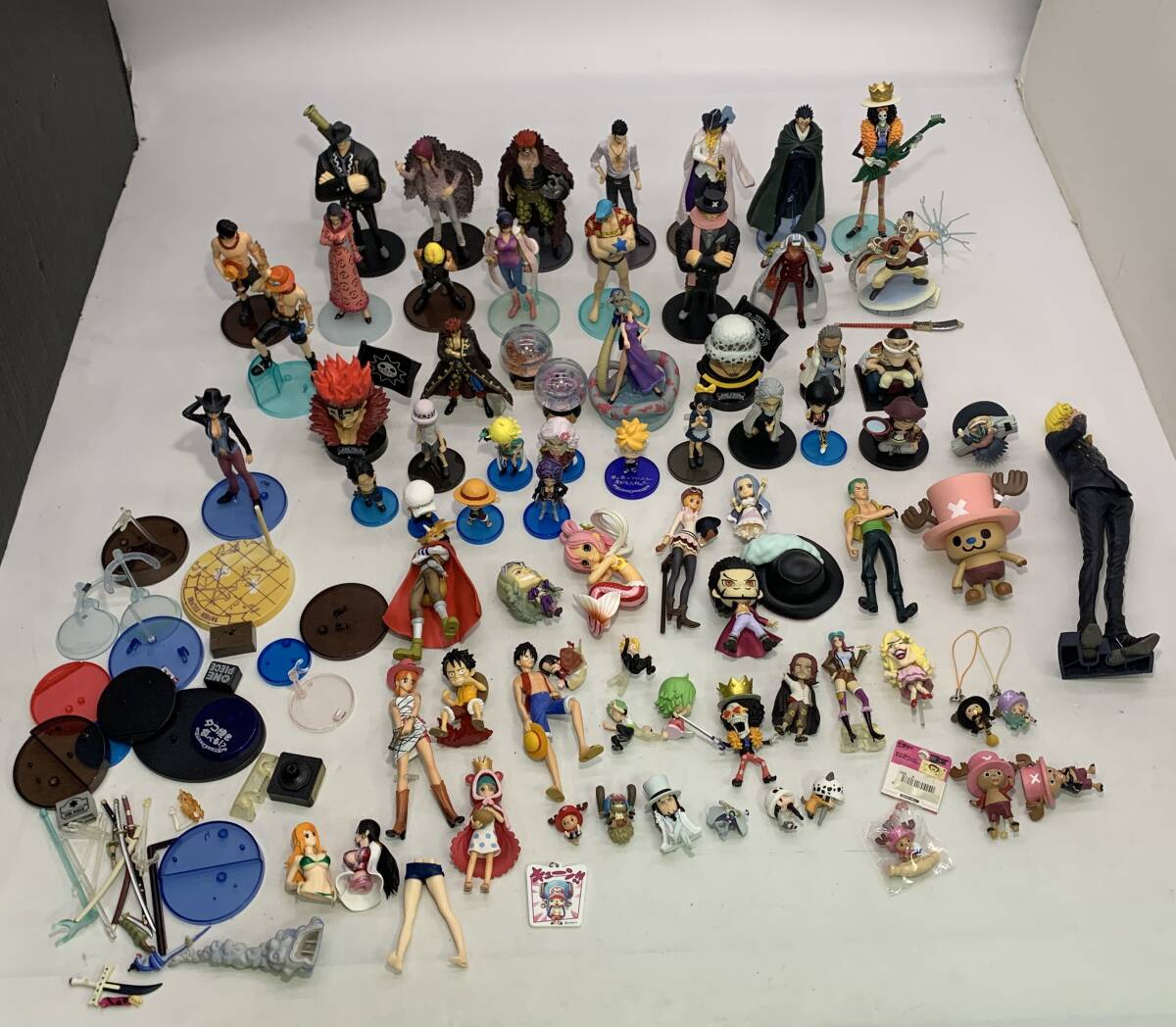 ジャンク 全て状態未確認 ONE PIECE ワンピース ミニフィギュア まとめ売り ルフィ ゾロ ナミ サンジ チョッパー ロビン エース など拍卖
