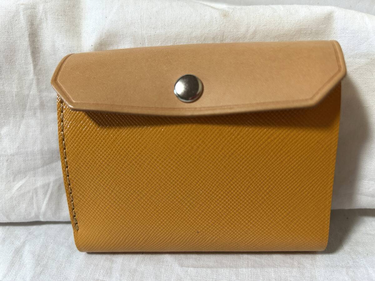 【未使用】本革 二つ折り財布 オーカー x ベージュ拍卖