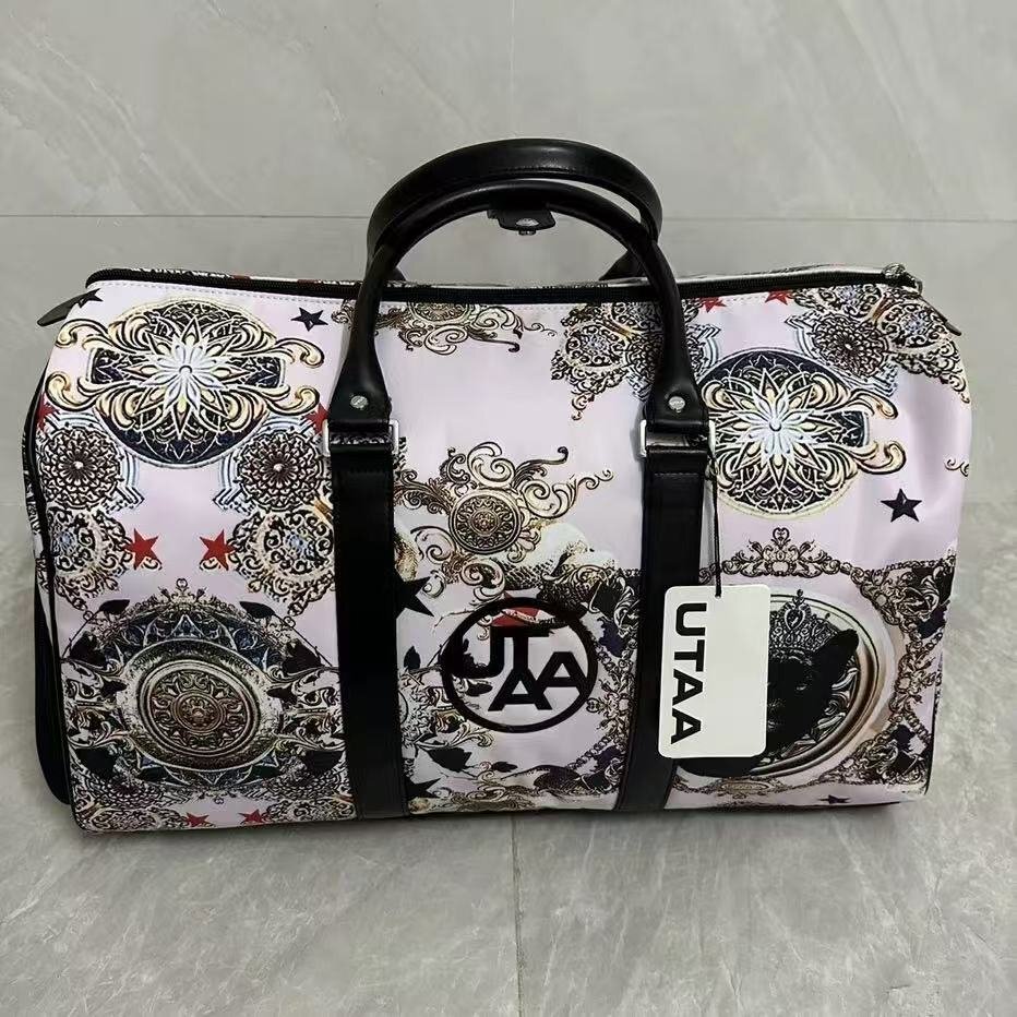 ゴルフウェアバッグ UTAA 大容量 多機能収納 軽量スポーツ用 ピンク拍卖