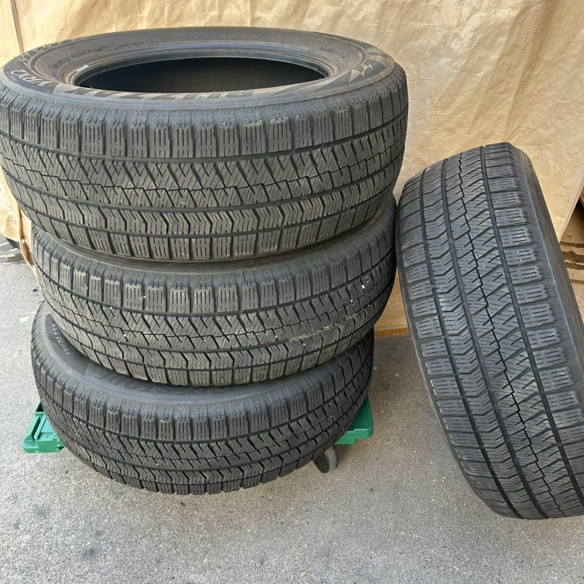 BRIDGESTONE ブリヂストン 4本セット215/60R16 95Q 2018年製 16インチ スタッドレスタイヤ BLIZZAK VRX2拍卖