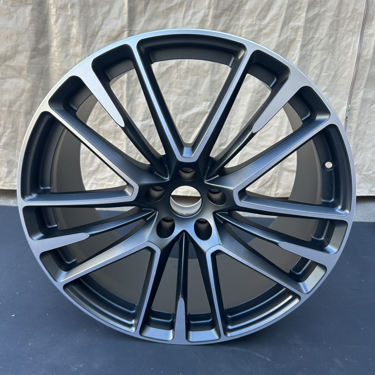 新車外し マセラティ レヴァンテ トロフェオ ホイール 純正 10.5Jx21 +45 114.3 ガンメタポリッシュ マグネシウム拍卖