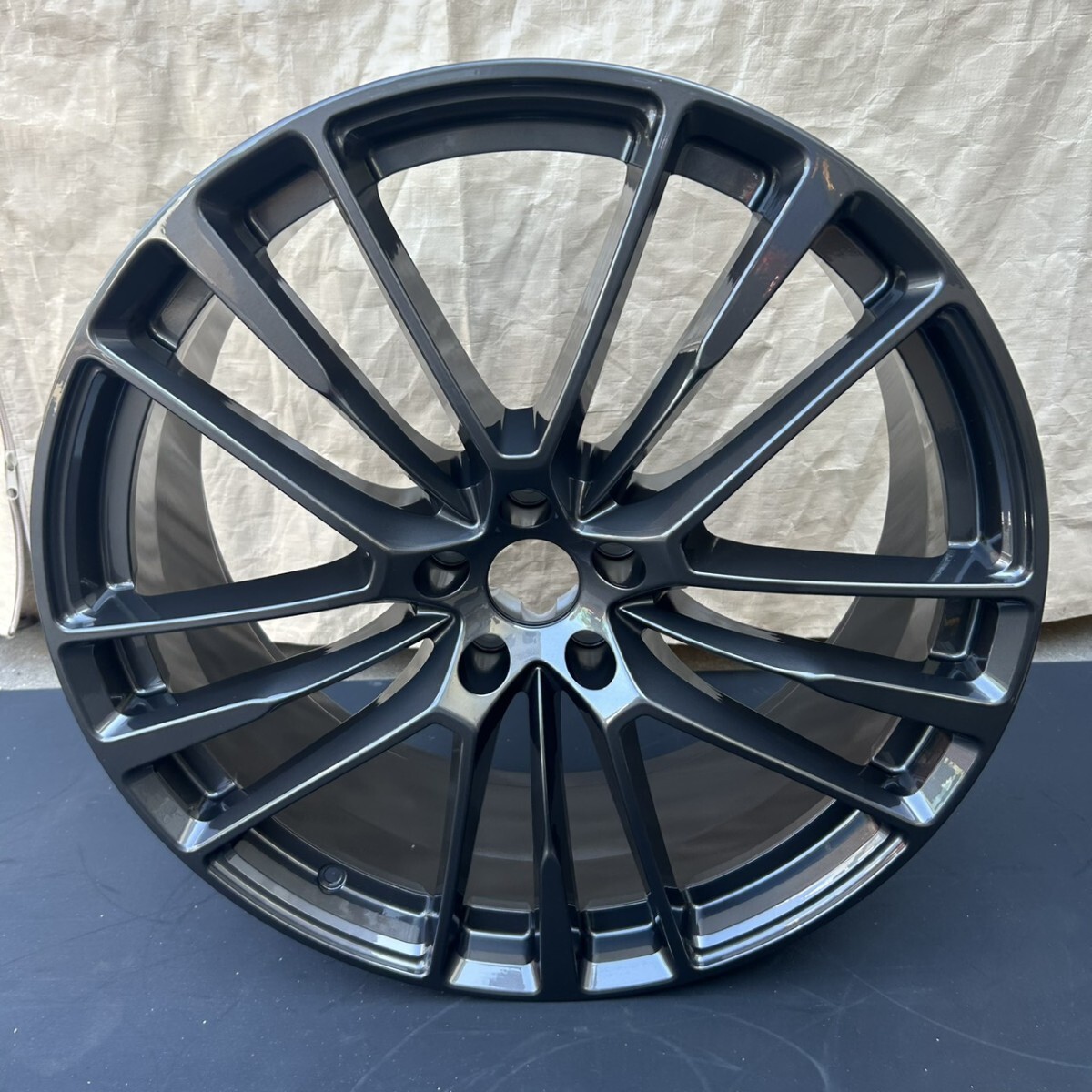 新車外し マセラティ レヴァンテ ホイール 純正 9J 22in +40 114.3 1本拍卖