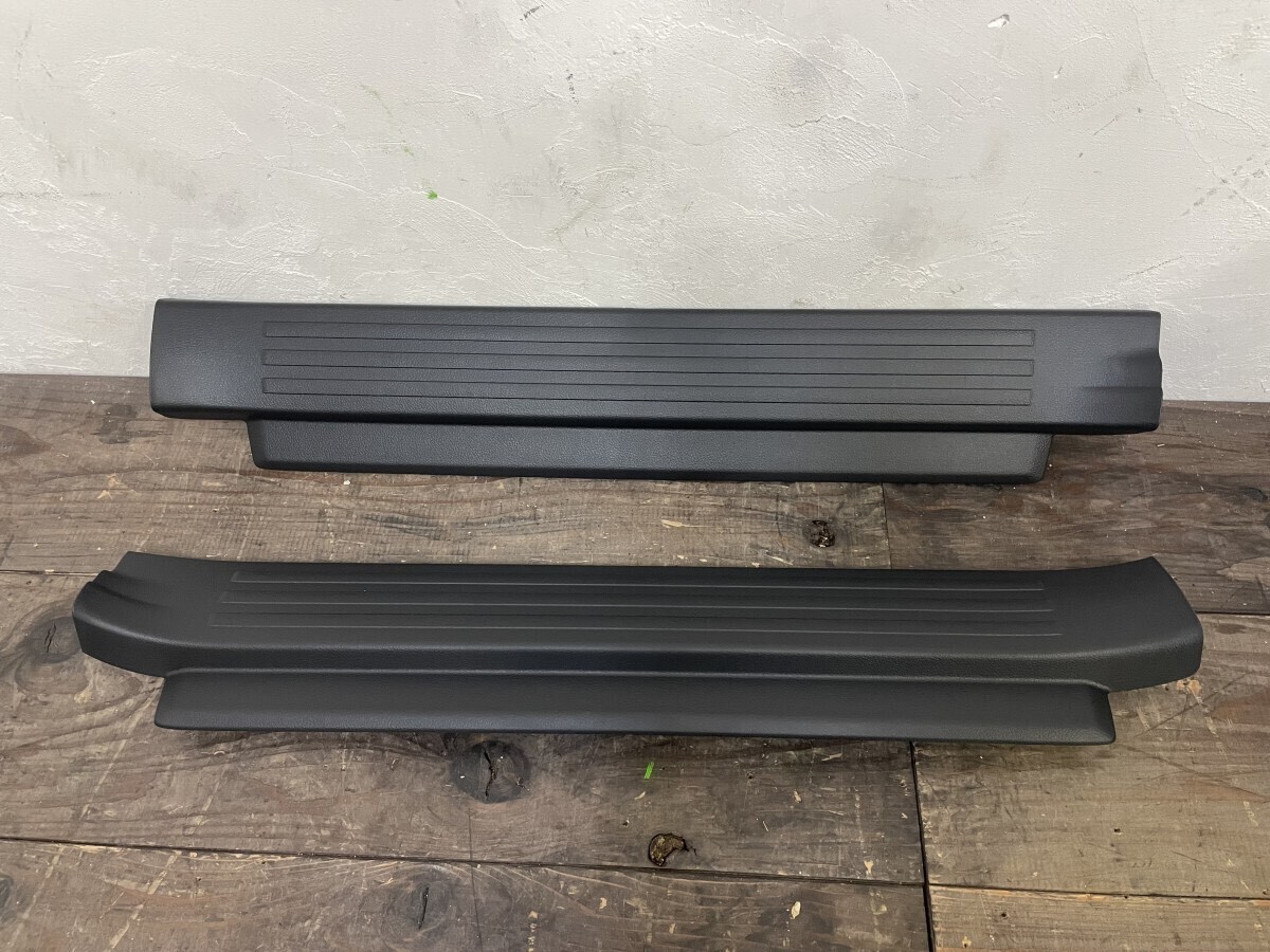 未使用保管品 TOYOTA トヨタ ランドクルーザー プラド 150系 67920-35010/11 スカッフ プレート 運転席・助手席 ブラック拍卖