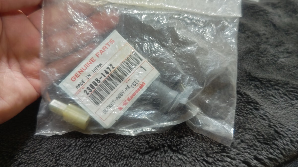 Kawasaki ZZ-R1100 ZZR1100 ZXT10D 純正 新品 未使用 ヘッドライト ソケット ヘッドランプ 23008-1472 カワサキ ZZ-R600 KLE500 GPZ500拍卖