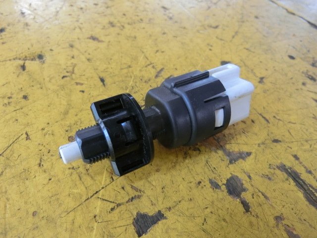 ※★タント エグゼ ブレーキランプ スイッチ 平成22年 DBA-L455S ストップ X 20.9万km 即決あり拍卖