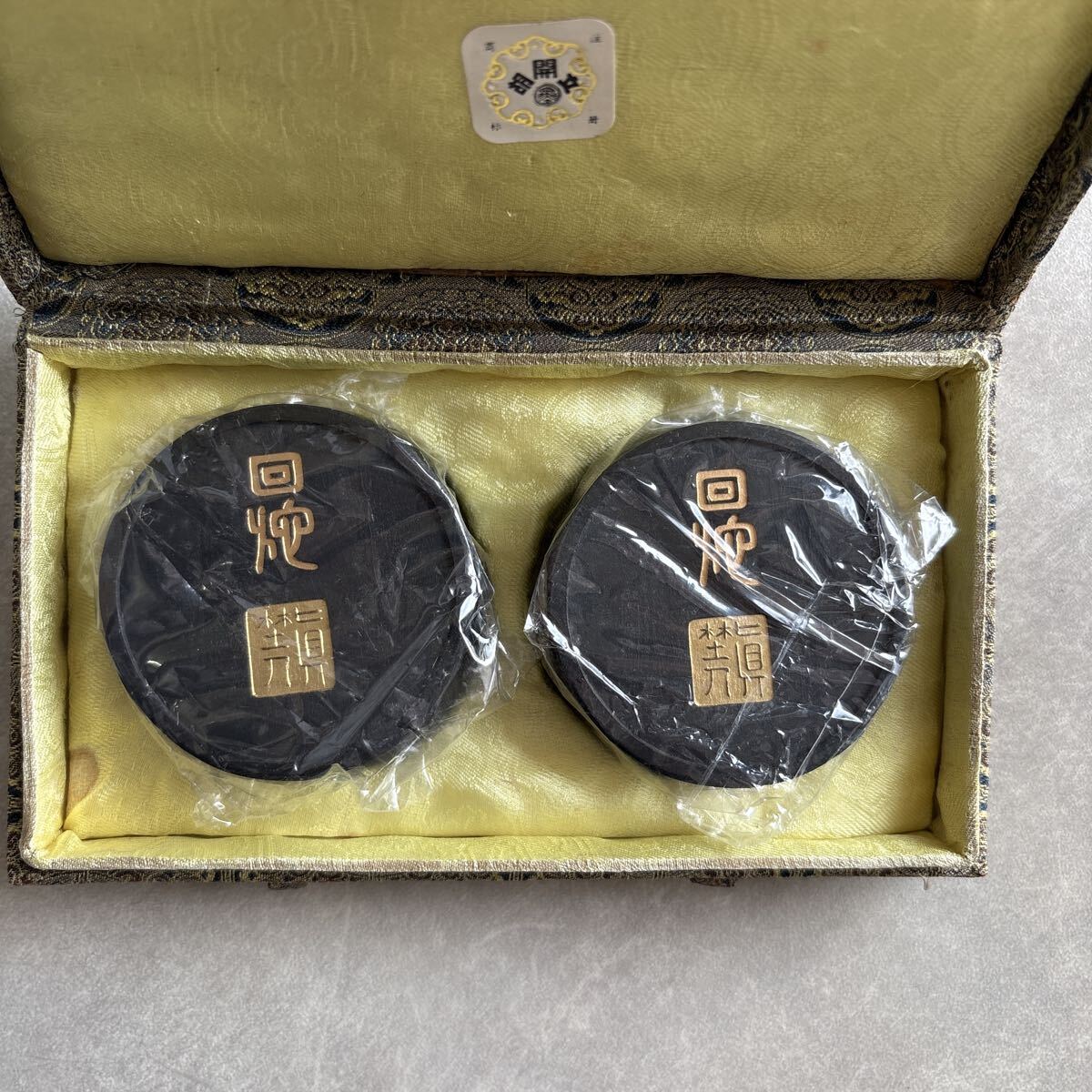 古墨 2点セット 徽州老胡開文蒼佩室製 布箱入 63g×2点 中国 書道 唐墨拍卖