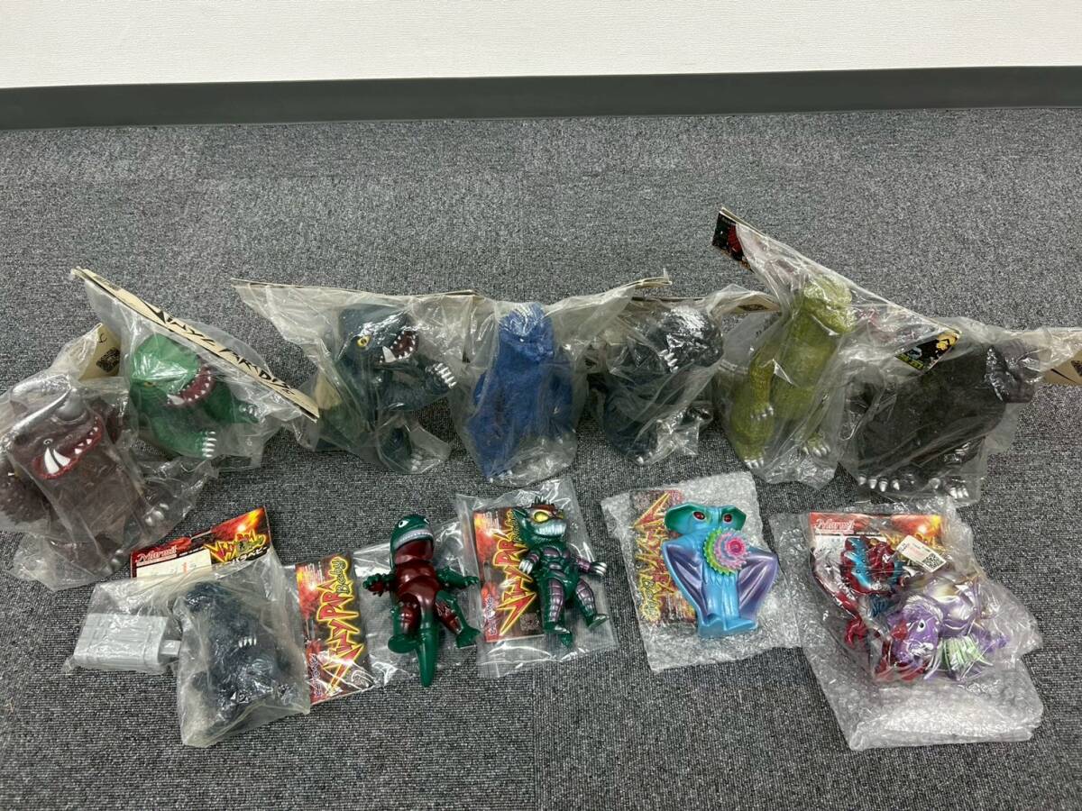 【12点まとめ】マーミット Vinyl Paradise Viny Para Baby ビニールパラダイス ビニパラベビー ゴジラ など ソフビ 1円スタート 360拍卖