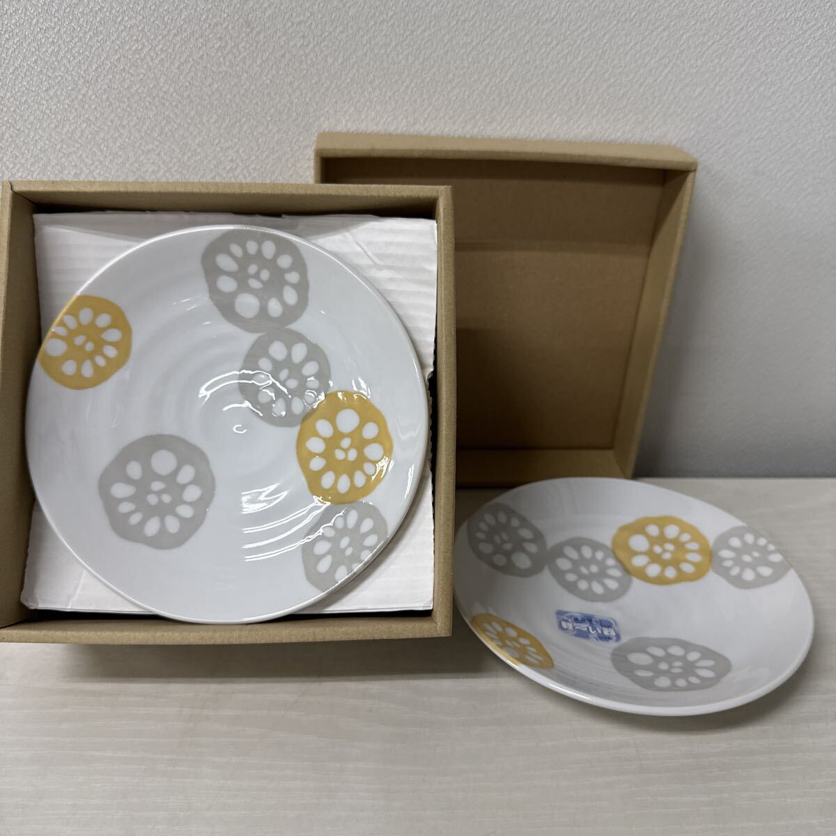 ● 蓮根 黄 軽い 和食器 小皿 プレート ×5 食器 RY-00120 陶器 未使用品 ●拍卖