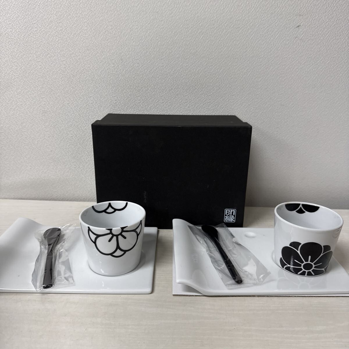 ● en 縁 カップ&トレー スプーン付 2客組 花柄 食器 陶器 カップ 未使用品 ●拍卖