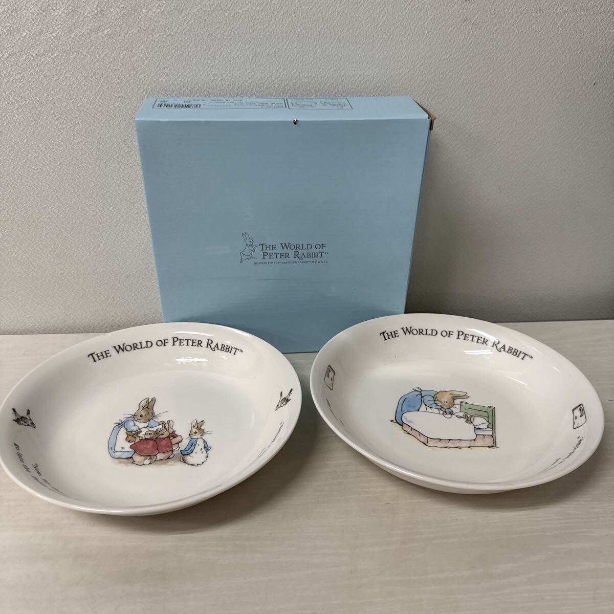 ● THE WORLD OF PETER RABBIT ピーターラビット パスタカレー皿 2枚セット ファミリー&Mrs.Rabbit 食器 皿 未使用品 ●拍卖