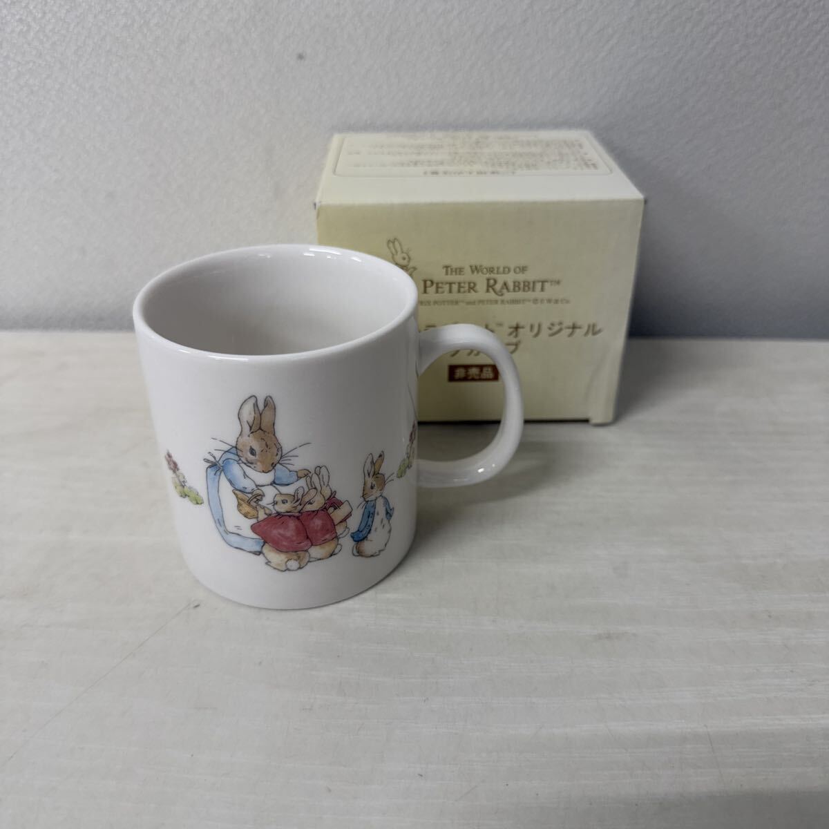 ● PETER RABBIT ピーターラビット 非売品 マグカップ 陶器 ファミリー 未使用品 ●拍卖