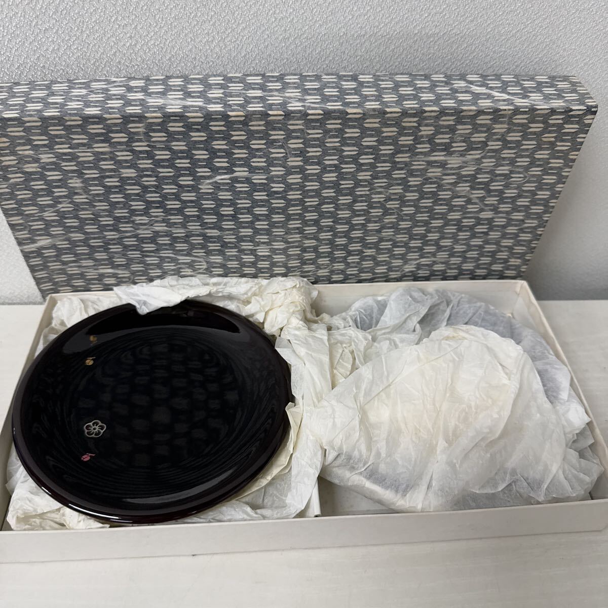● 銘々皿 貝張梅 菓子器 漆器 和食器 4枚セット 未使用品 ●拍卖