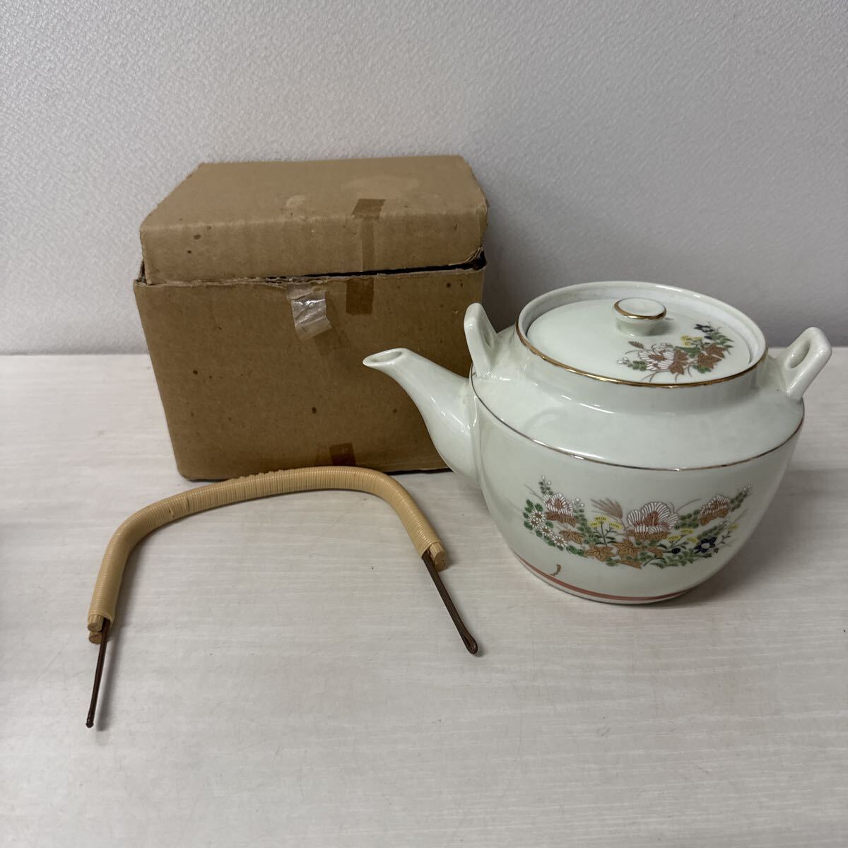 ● 急須 陶器 有田焼 茶器 花柄 和食器 元箱なし 未使用品 ●拍卖
