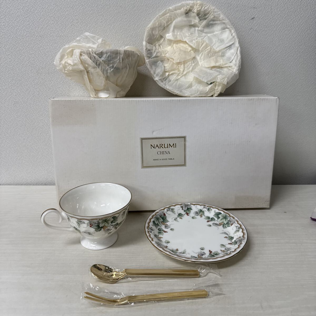 ● NARUMI ナルミ カップルティータイムセット ティーカップ 洋食器 カップ ×2 ソーサー ×4 デザートフォーク スプーン 未使用品 ●拍卖
