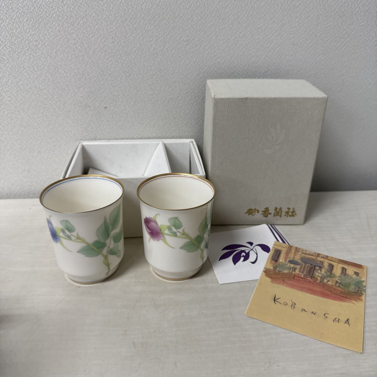 ● 香蘭社 薔薇 湯呑み 2個組 和食器 ペア 茶器 花柄 湯呑 未使用品 ●拍卖
