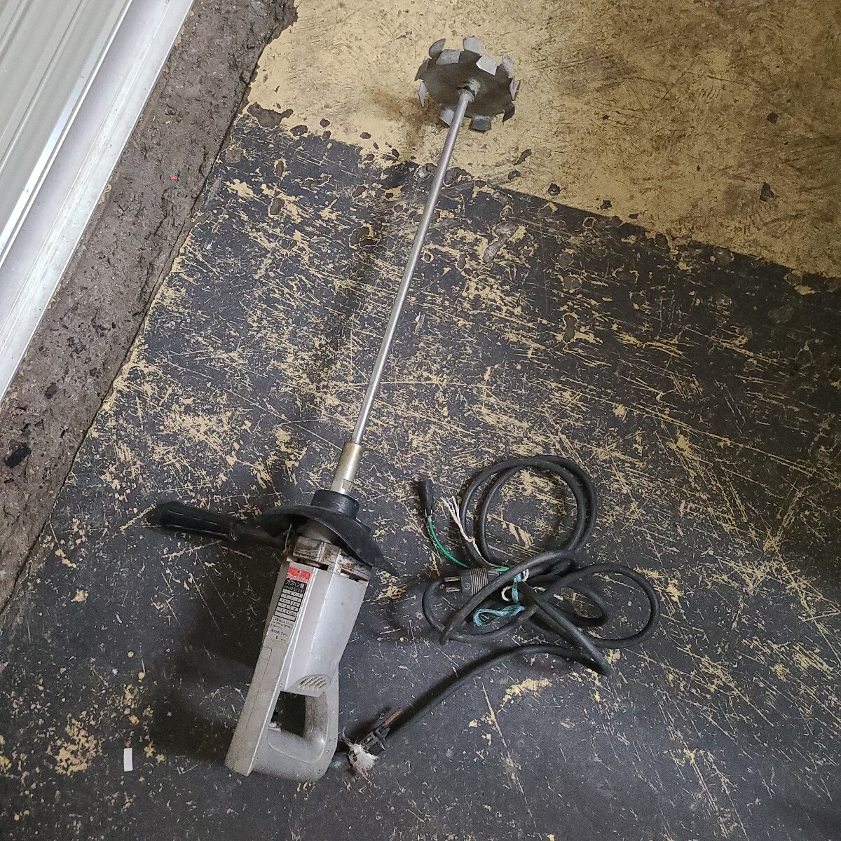 マキタ makita UT1301 かくはん機 カクハン機 攪拌機 電動工具 ミキサー 100V 50-60Hz 700W 1300/min 動作ok拍卖