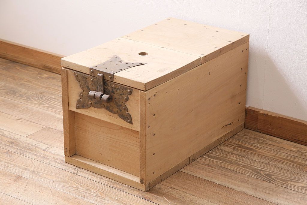 R-046230 アンティーク雑貨 明治大正期 栗材 ストリップド(剥離) 錆びついた金具が味わい深い銭箱(銭函)(R-046230)拍卖