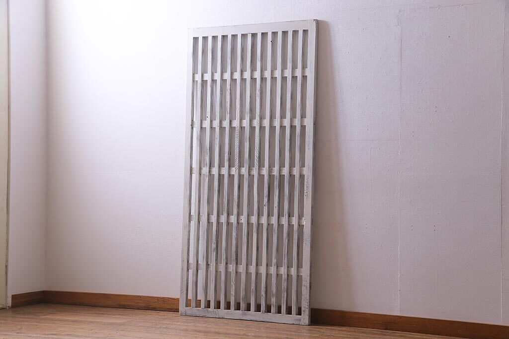 R-037890 アンティーク建具 ホワイトペイントが爽やかな荒格子戸(はめ込み戸、建具)(R-037890)拍卖