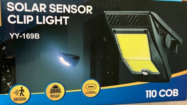 ソーラーライト 屋外 LED クリップ式 ガーデンライト センサーライト 防水 防塵 広範囲 人感センサー 自動点灯 自動充電 USB充電 防犯 玄関拍卖