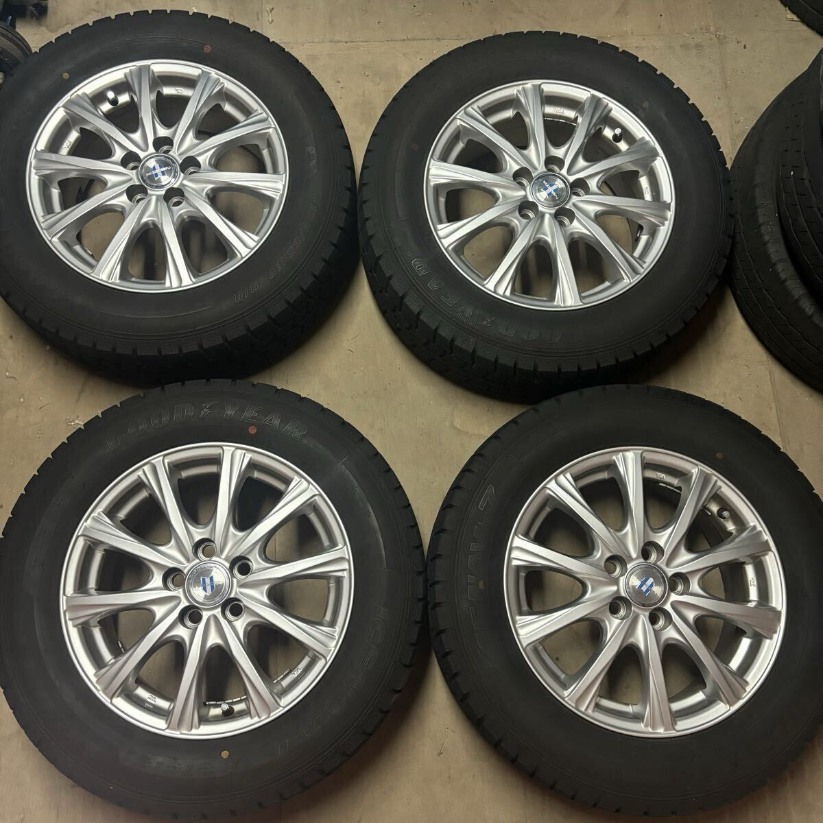 送料無料 スタッドレス タイヤホイール 4本 アルミ 195/65R15 5H 114.3 6J +43 トヨタ 平座ナット対応 2021年製 GOODYEAR ICENAVI7 バリ溝拍卖