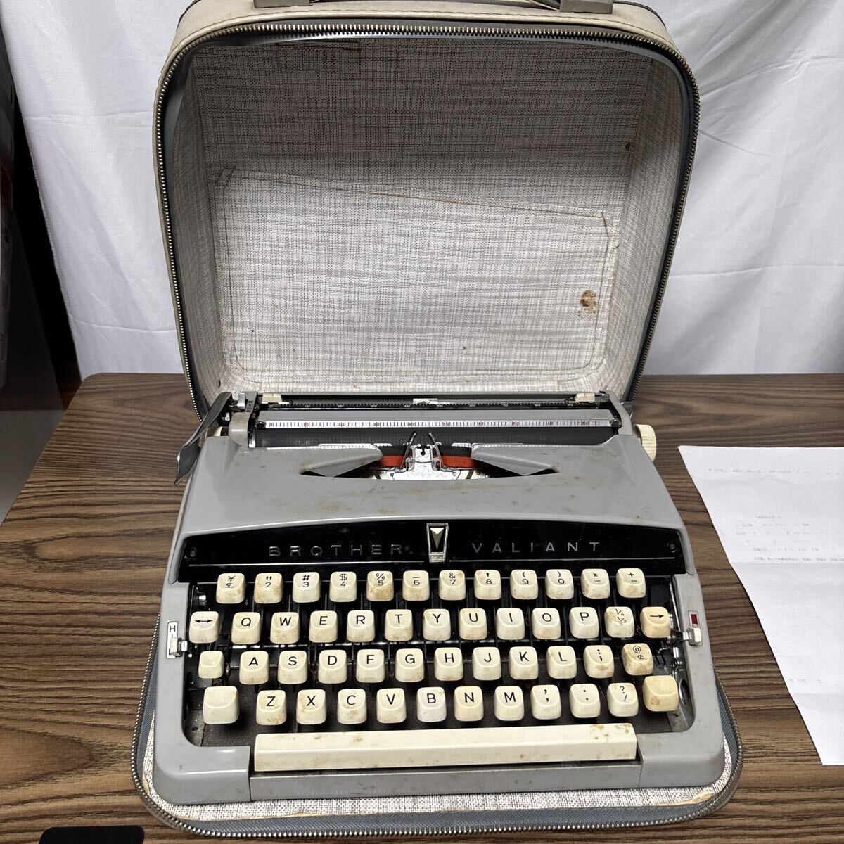 No.10020 タイプライター brother Valiant ケース付 一部動作確認品 ジャンク扱い 未清掃 ブラザー インクリボン付き 海外仕様拍卖